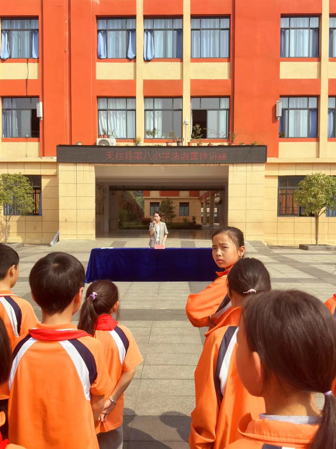 2024.4月(yuè)2日(rì)傅麒碧律師(shī)到(dào)天柱第八小(xiǎo)學開(kāi)展法律宣傳