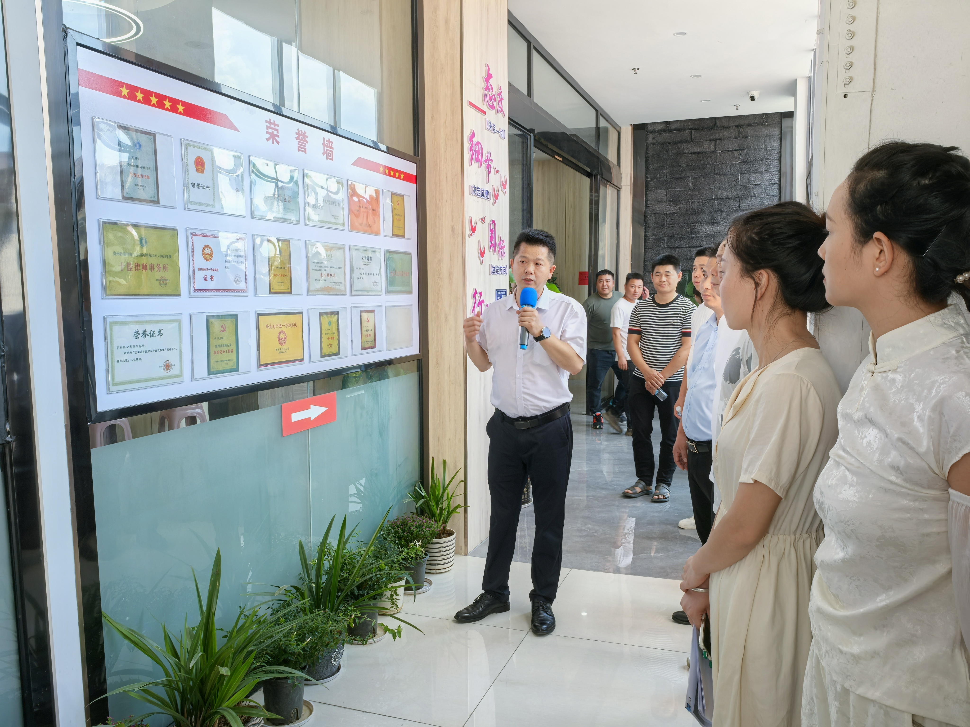 全縣新興領域黨組織書(shū)記、黨建指導員(yuán)到(dào) 貴州文泰律師事務所開(kāi)展觀摩學習(xí)